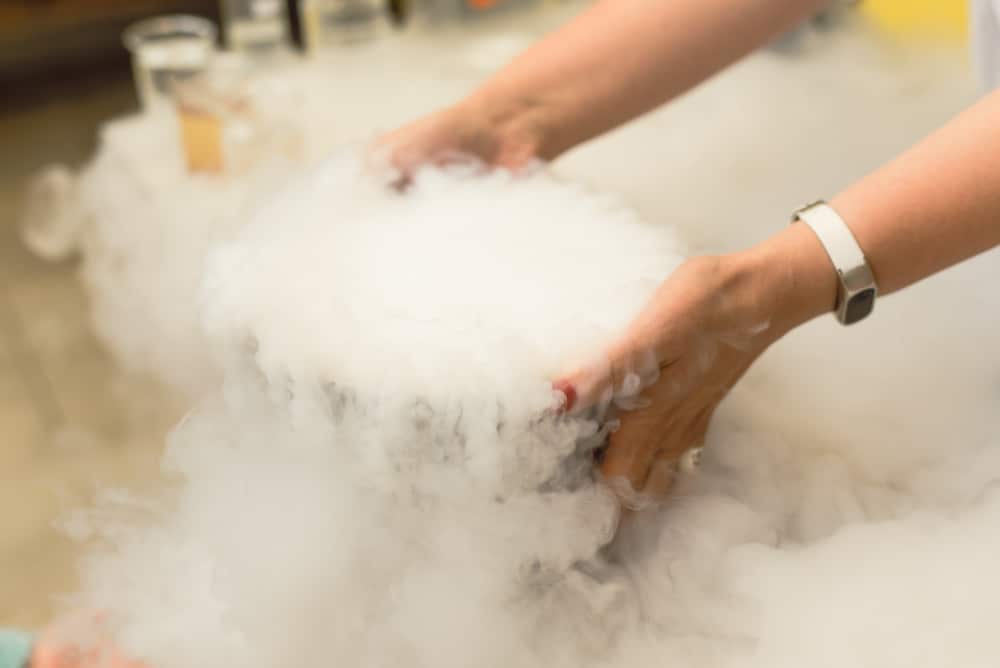 how to ship dry ice with UPS