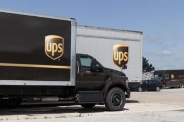 does UPS offer flat rate service?