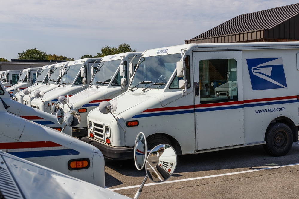 does USPS own planes?